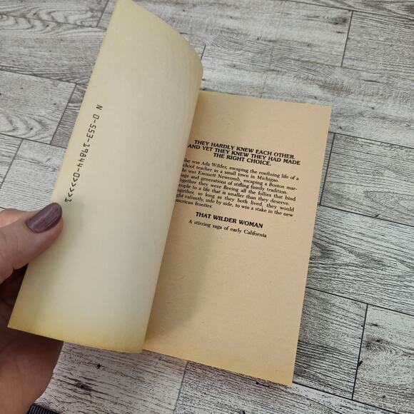 THAT WILDER WOMAN Barry Jay Kaplan 1985 Golden Apple Publishers Paperback - Picture 2 of 12